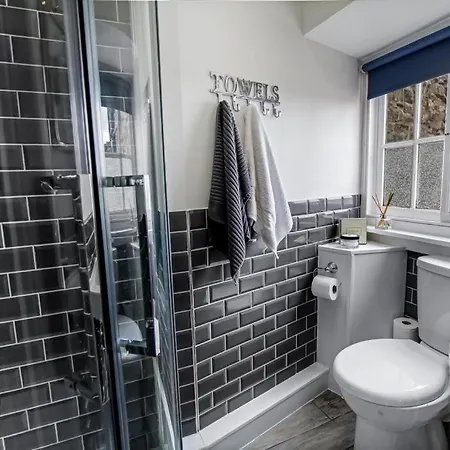 Comfy Dales Base On Market Place Of Historic Market Town