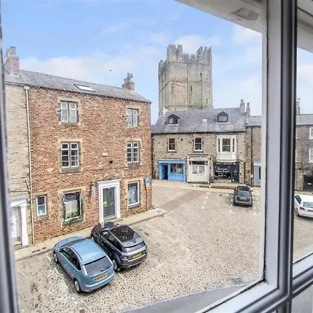 Comfy Dales Base On Market Place Of Historic Market Town